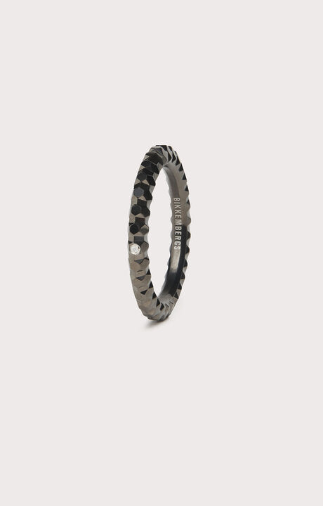 Anello multisfaccettato con diamante